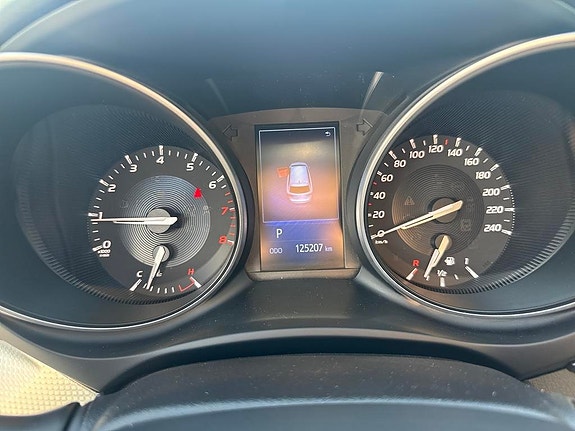 Toyota Avensis 12 of 12