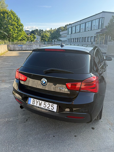 BMW 118i 3 of 7