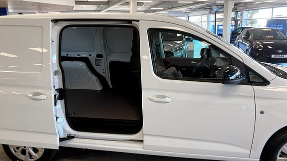 Ford Transit Connect 5 of 12