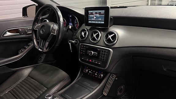 Mercedes-Benz CLA250 18 of 26