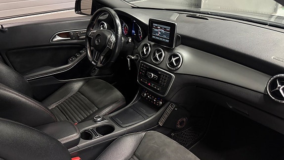 Mercedes-Benz CLA250 17 of 26