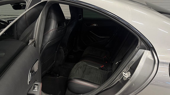 Mercedes-Benz CLA250 14 of 26
