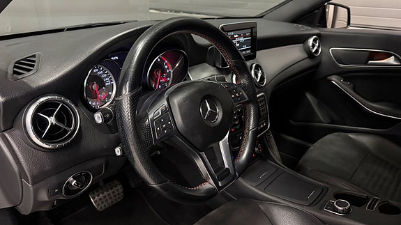 Mercedes-Benz CLA250 13 of 26