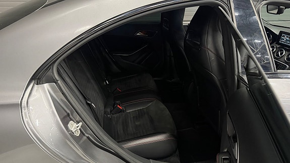 Mercedes-Benz CLA250 15 of 26