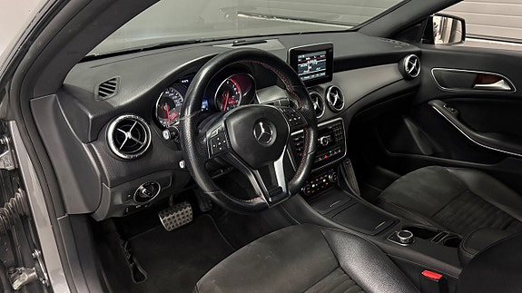 Mercedes-Benz CLA250 12 of 26