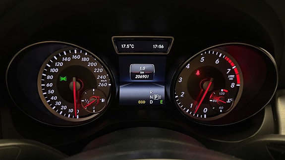 Mercedes-Benz CLA250 25 of 26