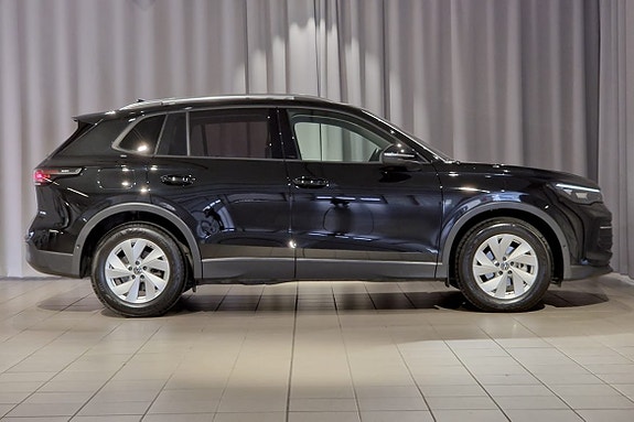 Volkswagen Tiguan 3 of 16