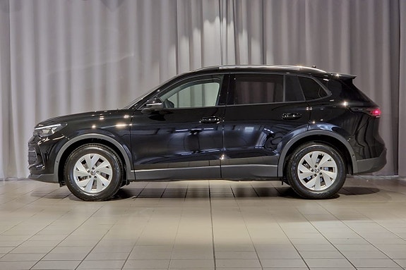 Volkswagen Tiguan 2 of 16