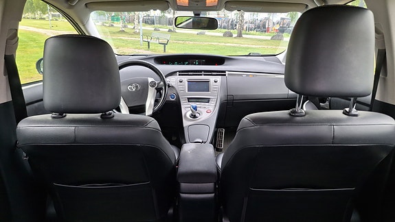 Toyota Prius Plug-in Hybrid 9 of 9
