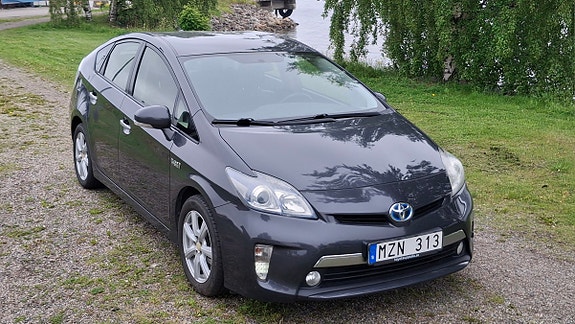 Toyota Prius Plug-in Hybrid 6 of 9