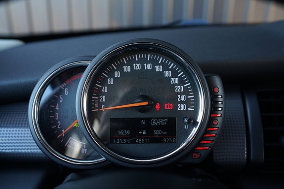 MINI Cooper 10 of 17