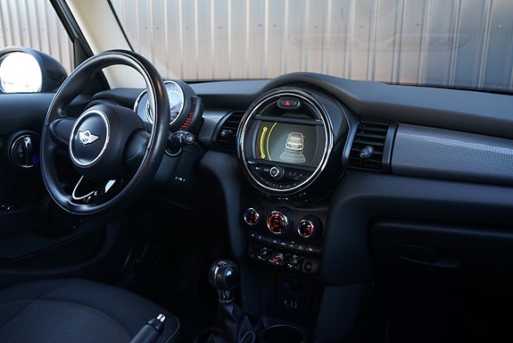 MINI Cooper 7 of 17