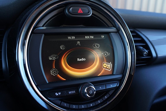 MINI Cooper 12 of 17