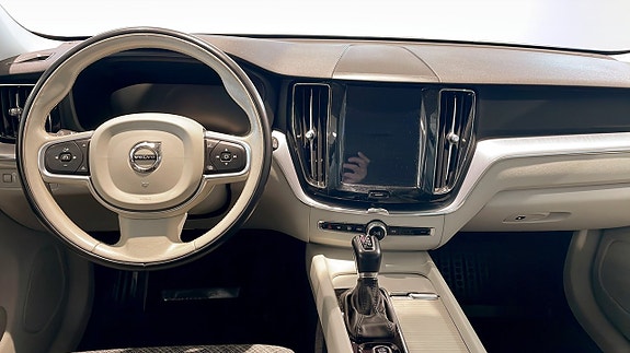 Volvo XC60 10 of 15