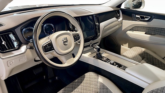Volvo XC60 7 of 15