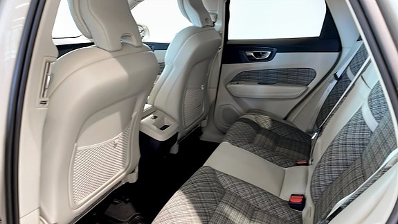 Volvo XC60 12 of 15