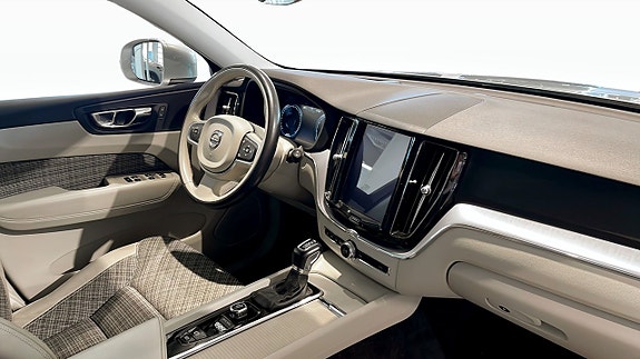 Volvo XC60 11 of 15