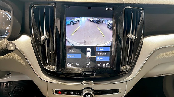 Volvo XC60 9 of 15