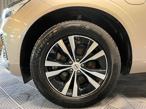 Volvo XC60 12 of 20