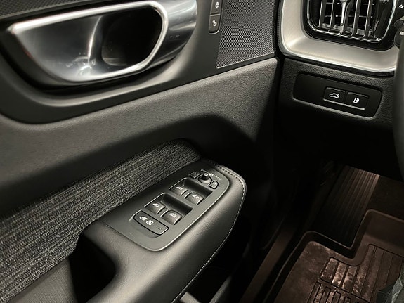 Volvo XC60 14 of 20