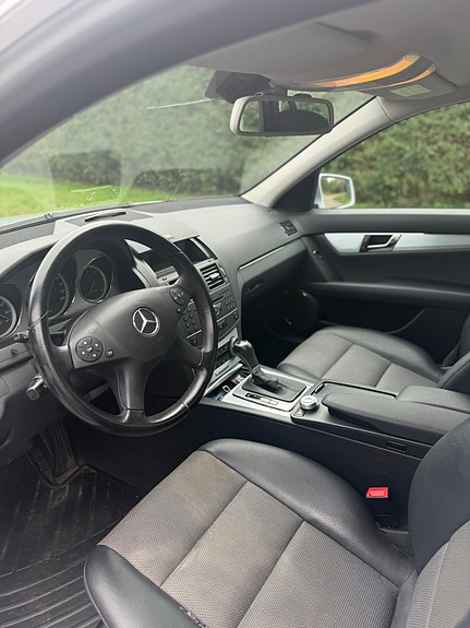 Mercedes-Benz C220 5 of 6