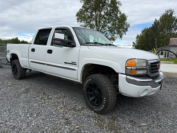 GMC Sierra 3 of 10