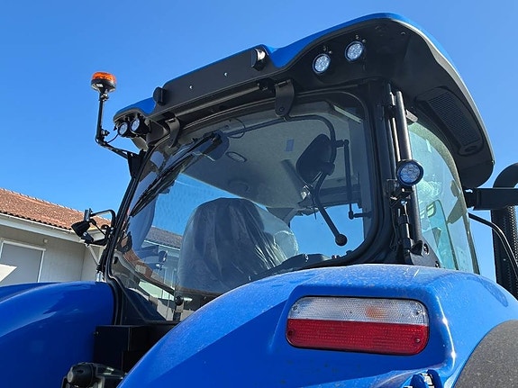 New Holland T7.225AC FLP 7 of 12