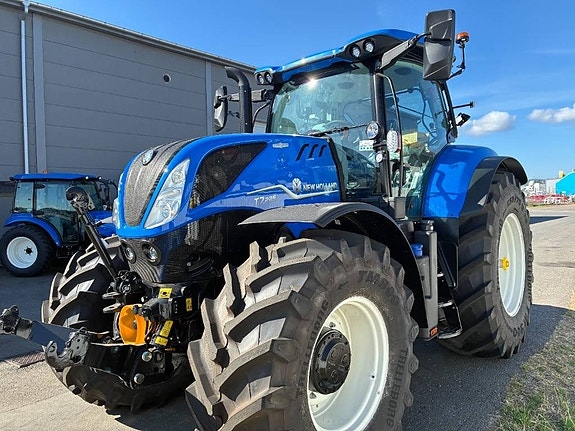 New Holland T7.225AC FLP 2 of 12
