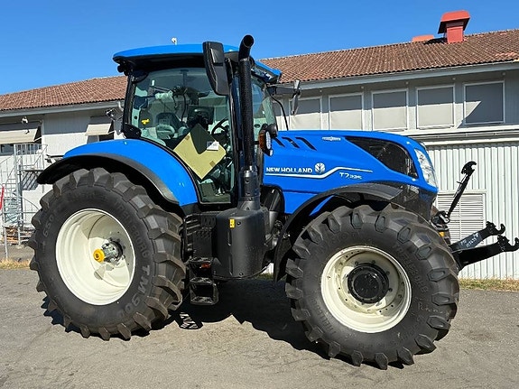 New Holland T7.225AC FLP 3 of 12