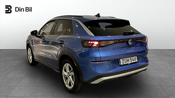 Volkswagen T-Roc 3 of 12