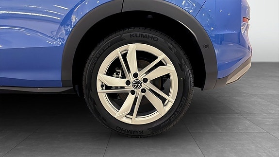 Volkswagen T-Roc 6 of 12