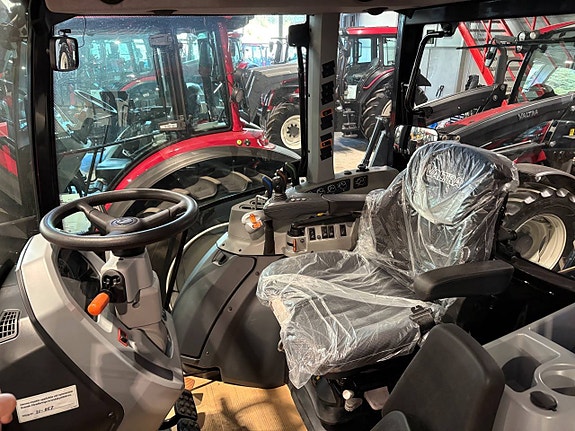 Valtra A115 HiTech / Lastare / 25 timmar / Räntekampanj 12 of 12