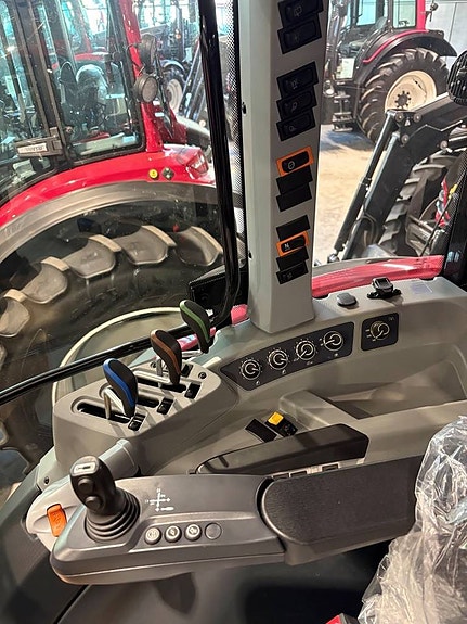 Valtra A115 HiTech / Lastare / 25 timmar / Räntekampanj 11 of 12