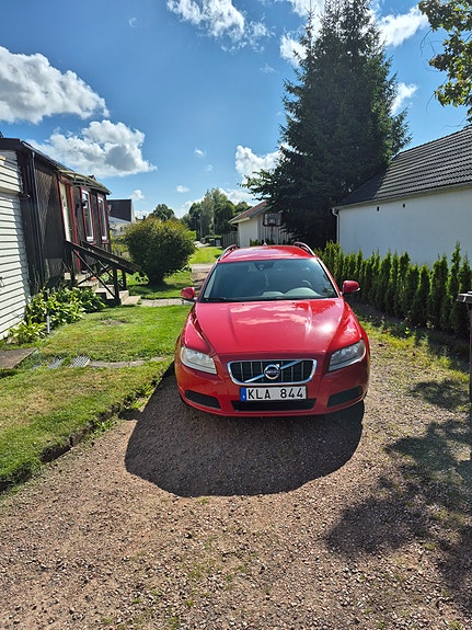 Volvo V70 2 of 6