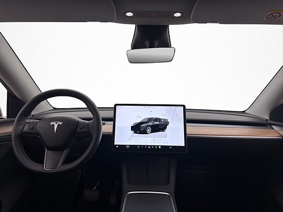 Tesla Model Y 17 of 30