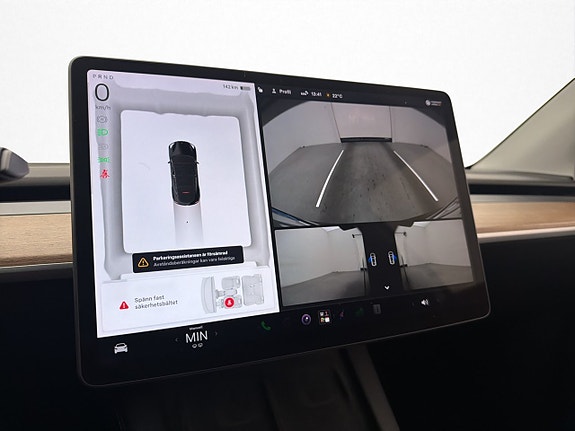 Tesla Model Y 18 of 30