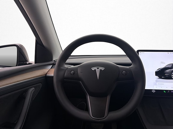Tesla Model Y 13 of 30