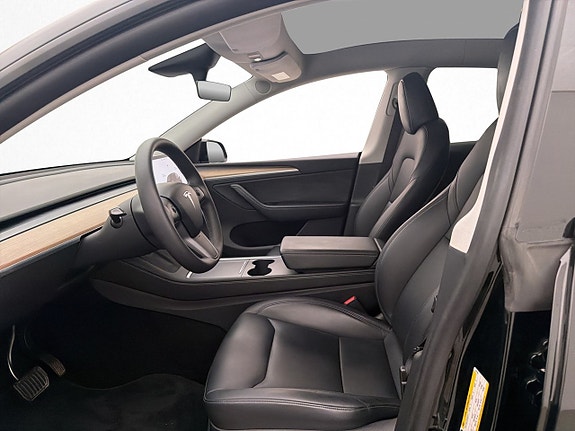 Tesla Model Y 11 of 30