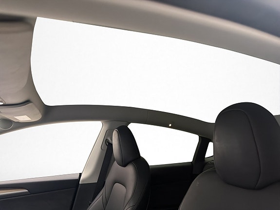 Tesla Model Y 12 of 30
