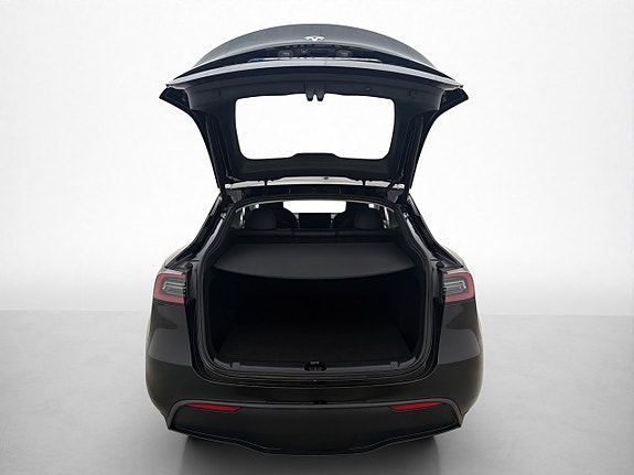 Tesla Model Y 30 of 30