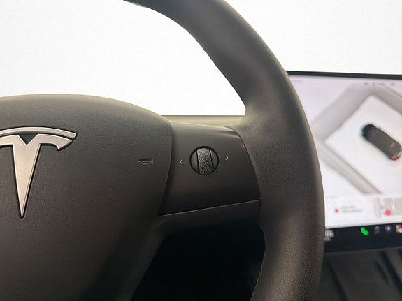 Tesla Model Y 15 of 30
