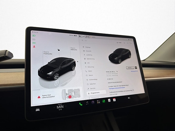 Tesla Model Y 24 of 30