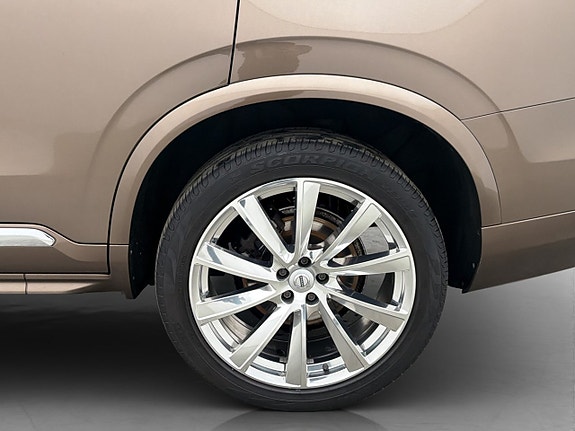 Volvo XC90 30 of 30