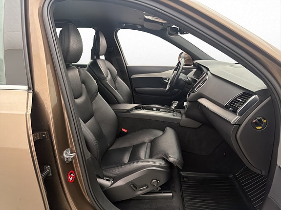 Volvo XC90 12 of 30