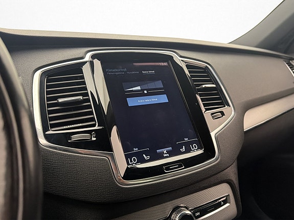 Volvo XC90 15 of 30