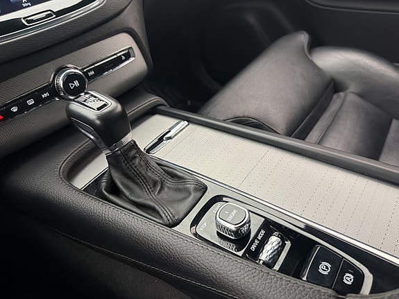Volvo XC90 26 of 30