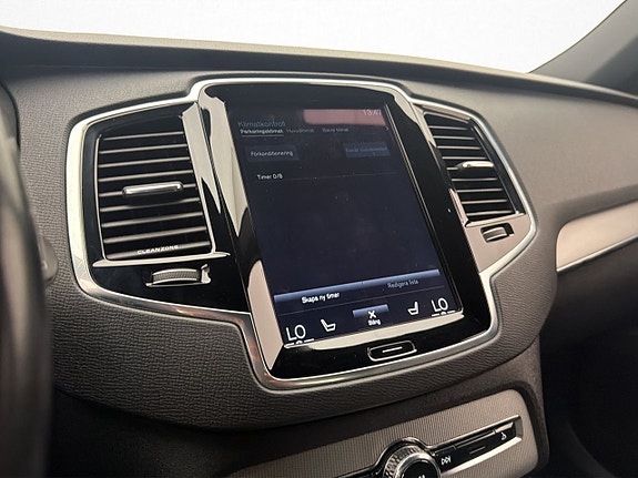 Volvo XC90 16 of 30