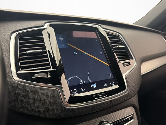 Volvo XC90 13 of 30