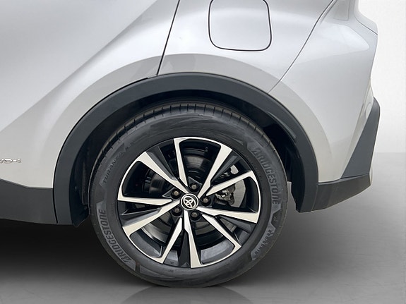 Toyota C-HR 24 of 28