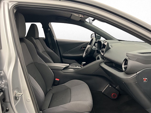 Toyota C-HR 12 of 28